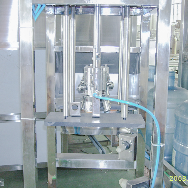 Old-fashioned capping machine